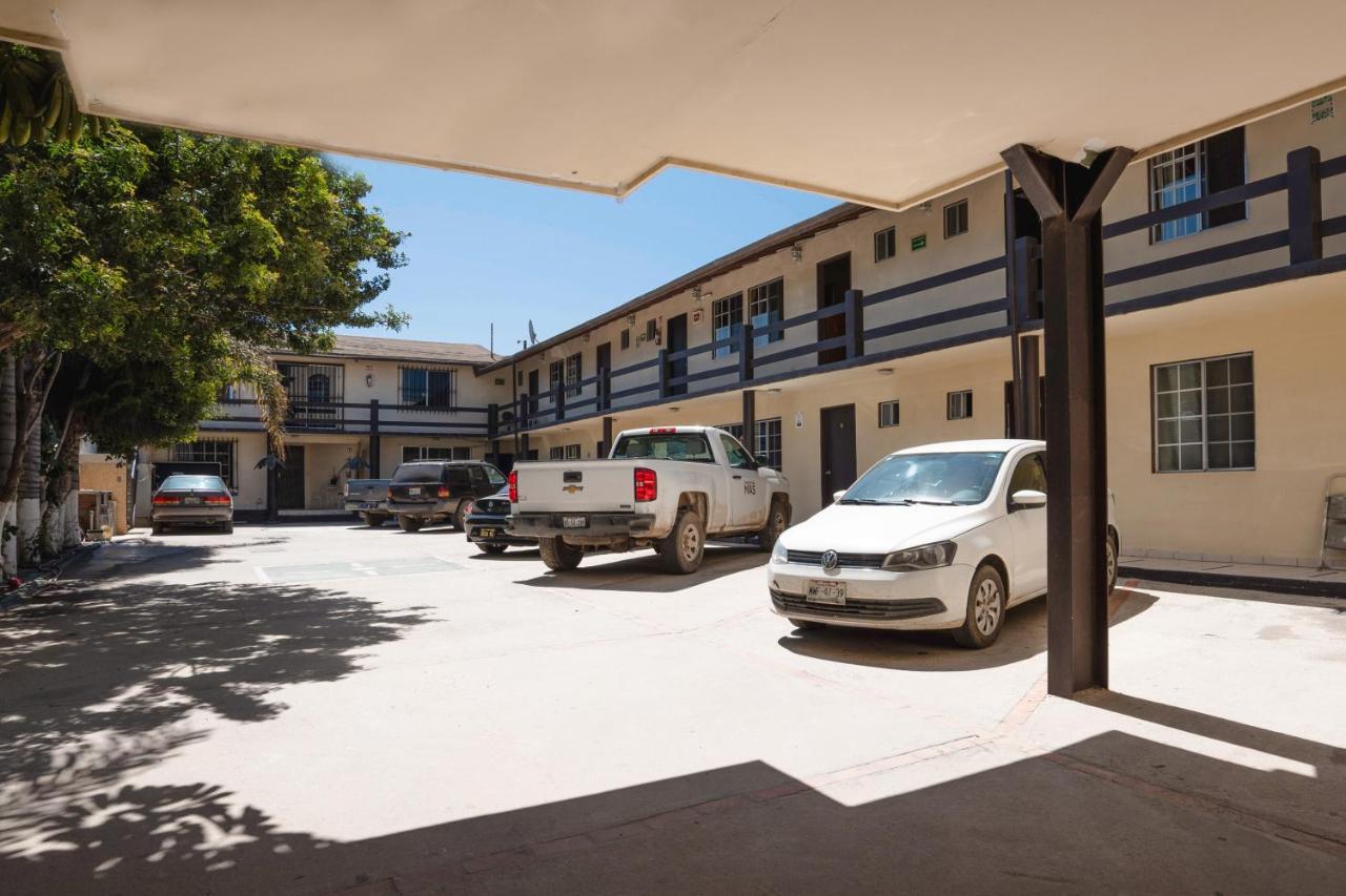 Oyo Hotel Cocobeach, Ensenada Eksteriør billede