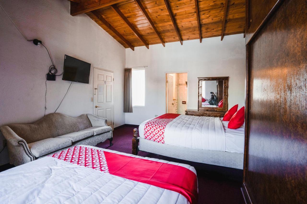 Oyo Hotel Cocobeach, Ensenada Eksteriør billede