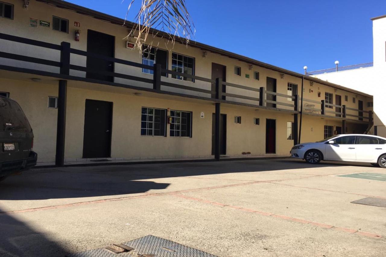 Oyo Hotel Cocobeach, Ensenada Eksteriør billede